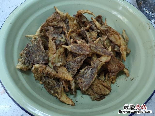 正宗干炸蘑菇的正确做法 干炸蘑菇怎么做才酥脆好吃