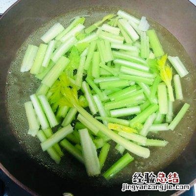 银耳麻酱凉拌的做法 凉拌银耳的家常做法