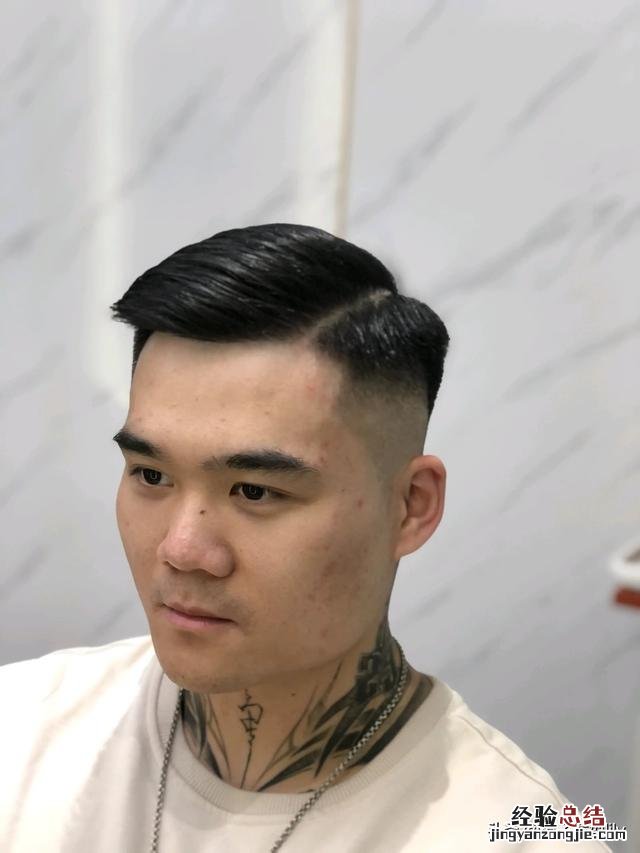 男发这样剪保证让你帅精神有个性 2023男生短发发型图片