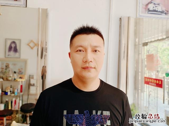 男发这样剪保证让你帅精神有个性 2023男生短发发型图片