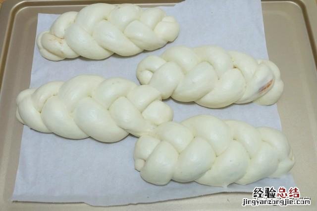 做面包时的最佳揉面方法 怎么做面包简单做法