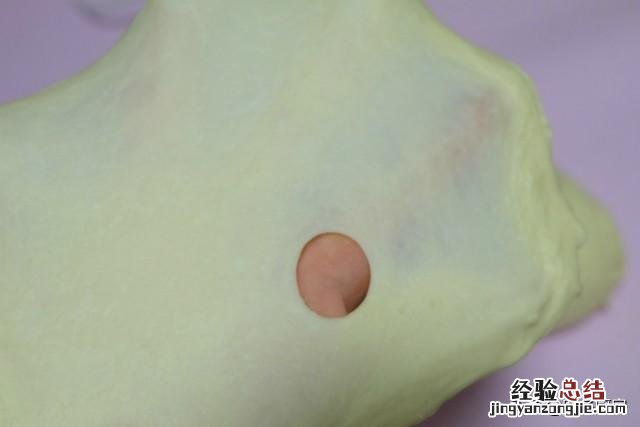 做面包时的最佳揉面方法 怎么做面包简单做法