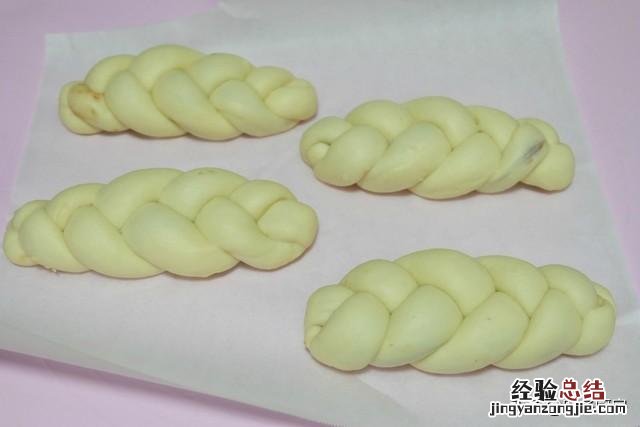 做面包时的最佳揉面方法 怎么做面包简单做法