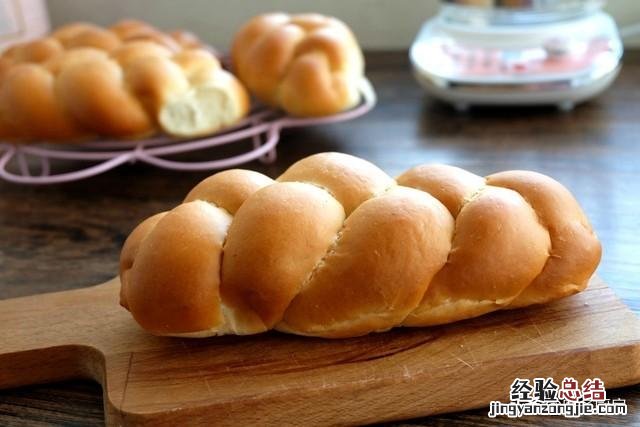 做面包时的最佳揉面方法 怎么做面包简单做法
