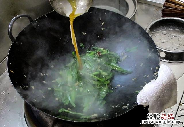 大厨分享一道蒜蓉油麦菜 蒜蓉油麦菜怎么做好吃