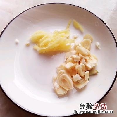 香辣藕丁的正确做法 炒藕丁的家常做法