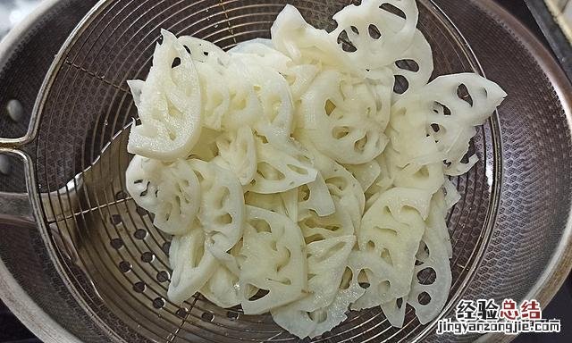 家常炒藕片正宗做法 藕片怎么炒又脆又好吃