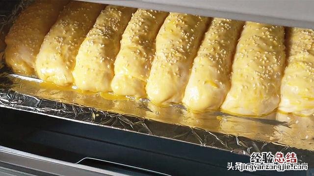 懒人面包不用烤箱不用揉出手套膜 最简单的免揉面包做法