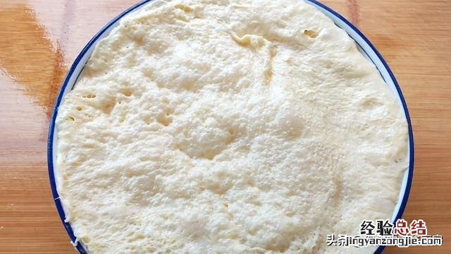 懒人面包不用烤箱不用揉出手套膜 最简单的免揉面包做法