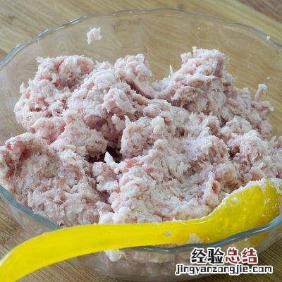 莲藕丸子怎样做才不回软 莲藕丸子的制作方法和配料