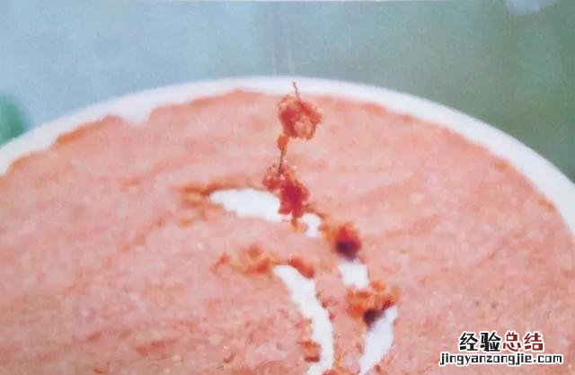野河钓鲫鱼用蚯蚓好还是用饵料好 野钓鲫鱼用什么饵料