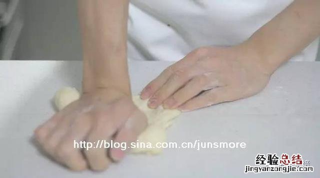 三步就能做出的美味的小面包 怎样做奶香松软小面包