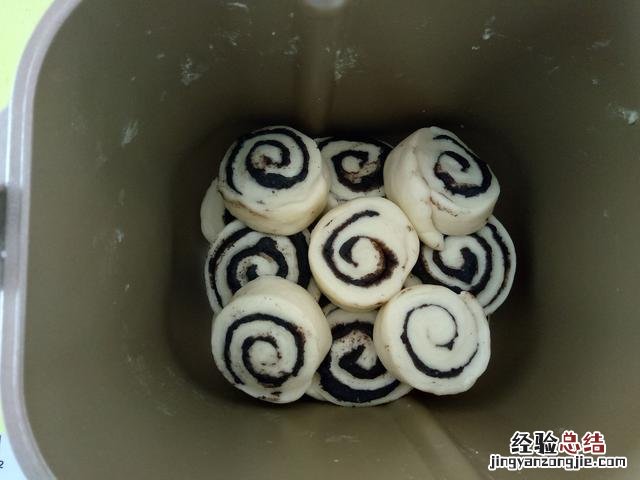 用面包机自己做面包最简单的方法 面包机做花卷的配方