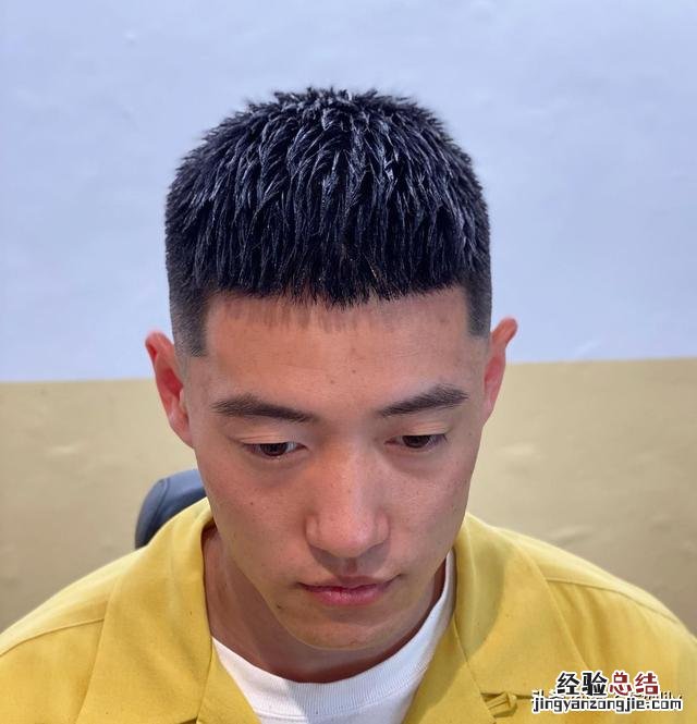 男士飞机头烫发发型超短 飞机头男生发型适合什么脸型