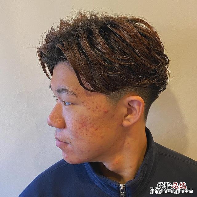 男士飞机头烫发发型超短 飞机头男生发型适合什么脸型