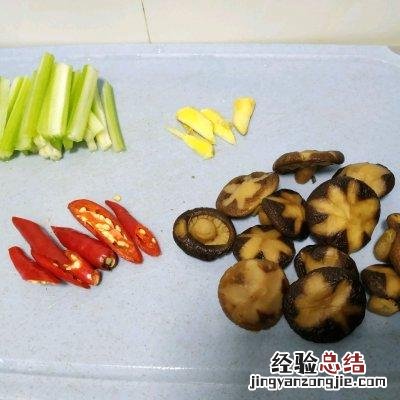 家常香菇炖鸡的正确方法 香菇炒鸡肉的做法