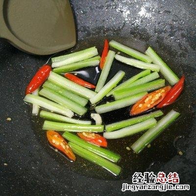 家常香菇炖鸡的正确方法 香菇炒鸡肉的做法