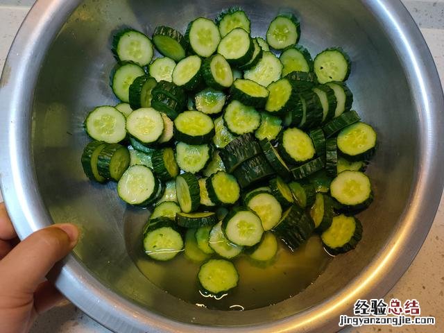 酒店版酸辣黄瓜的腌制方法 糖醋黄瓜怎么腌制又脆又好吃