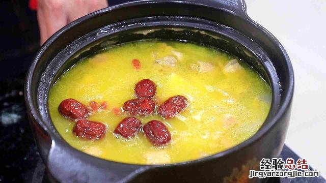 厨师长教你如何炖鸡汤 鸡汤里放什么食材好吃
