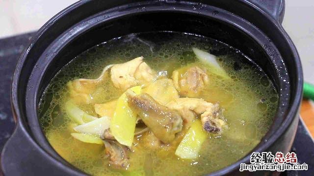 厨师长教你如何炖鸡汤 鸡汤里放什么食材好吃
