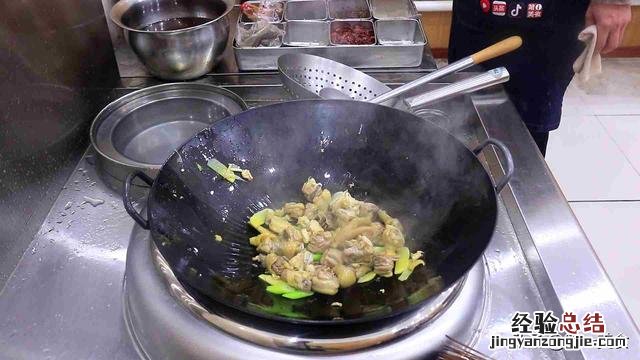 厨师长教你如何炖鸡汤 鸡汤里放什么食材好吃