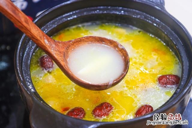 厨师长教你如何炖鸡汤 鸡汤里放什么食材好吃