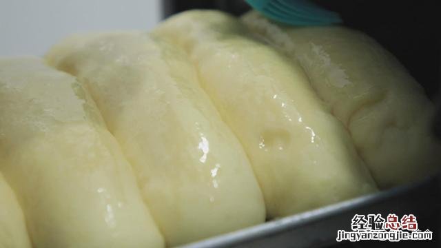 面包怎么做又软又拉丝不用牛奶 烤面包怎么做家庭做法