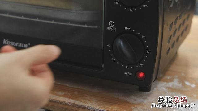 面包怎么做又软又拉丝不用牛奶 烤面包怎么做家庭做法