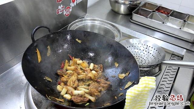 教你怎么做香菇焖鸡 香菇焖鸡的家常做法窍门