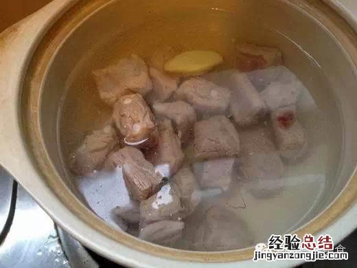 红菇炖汤的正确做法 红菇排骨煲汤做法大全