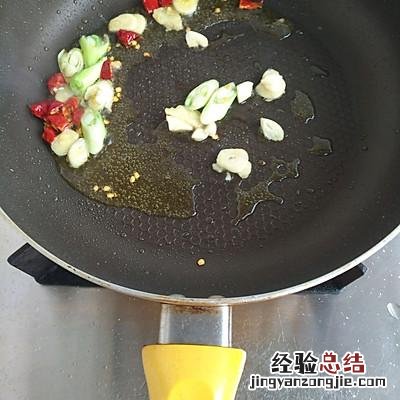 老东北美食炒藕片家常做法 家常炒藕片做法