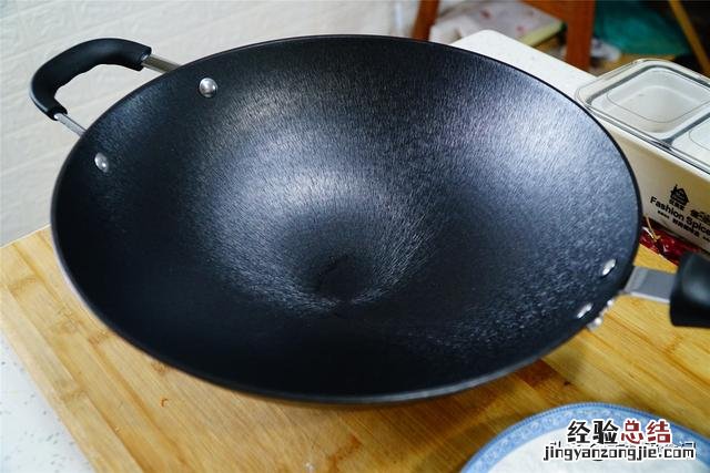 铁锅怎么开锅好用不粘锅 新铁锅如何开锅及养护