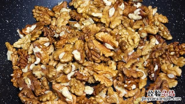 大厨教你在家做红枣核桃芝麻糖 核桃芝麻糖怎么做好吃