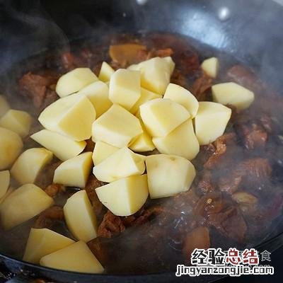 土豆烧牛肉的家常做法 土豆炖牛肉的做法