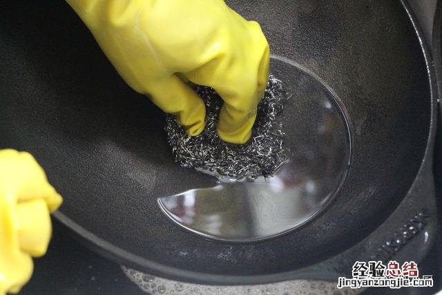 铁锅用一阶段粘锅怎么二次开锅 铁锅用之前怎么开锅