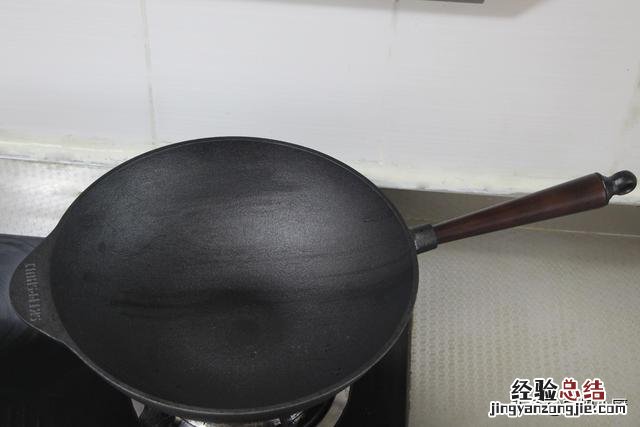 铁锅用一阶段粘锅怎么二次开锅 铁锅用之前怎么开锅