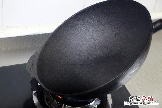 铁锅用一阶段粘锅怎么二次开锅 铁锅用之前怎么开锅