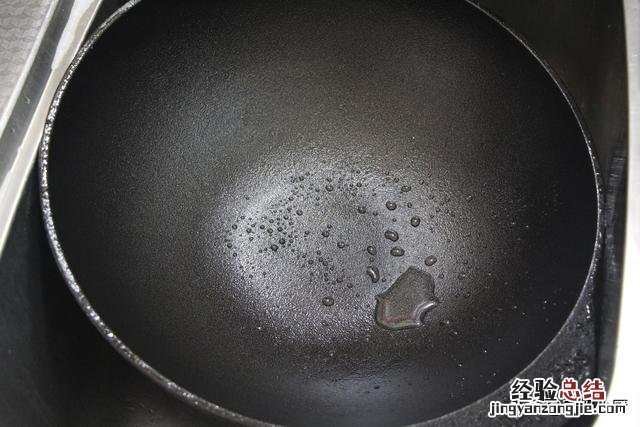铁锅用一阶段粘锅怎么二次开锅 铁锅用之前怎么开锅