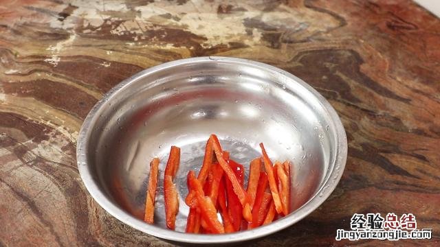 东北蒜苗炒鸡蛋家常做法 蒜苗炒鸡蛋怎么炒能好吃窍门