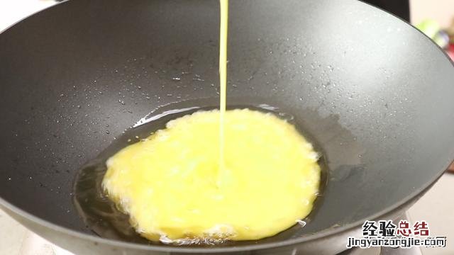 东北蒜苗炒鸡蛋家常做法 蒜苗炒鸡蛋怎么炒能好吃窍门