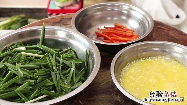 东北蒜苗炒鸡蛋家常做法 蒜苗炒鸡蛋怎么炒能好吃窍门