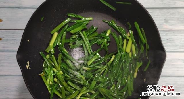 推荐食谱蒜苗炒蛋主要食材蒜苗 蒜苗炒蛋怎么做才好吃
