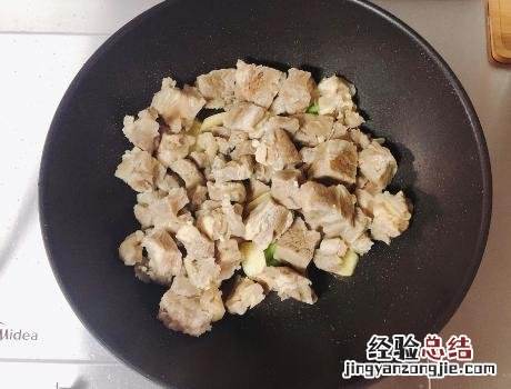 炖牛肉焯水的正确方法 炖牛肉的做法怎样又烂又软牛肉炖萝卜