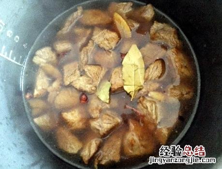 炖牛肉焯水的正确方法 炖牛肉的做法怎样又烂又软牛肉炖萝卜