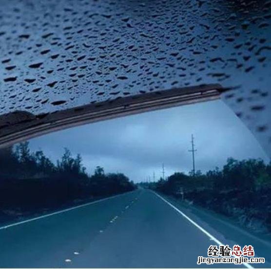 汽车玻璃水最快解决方法 汽车玻璃水没了用什么代替