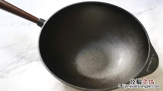 平底煎铁锅开锅的正确方法 普通铁锅煎鱼怎样才不粘锅