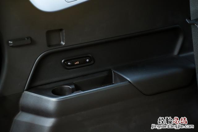 沃尔沃7座suv有几款图片 沃尔沃商务车七座图片及报价