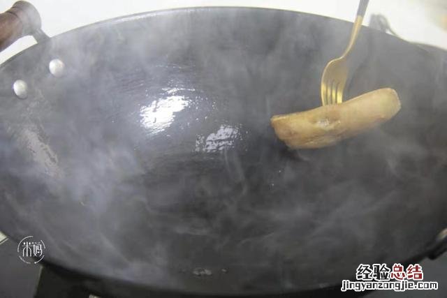 不粘锅铁锅开锅的正确方法 铁锅怎么开锅可以达到不粘锅的效果