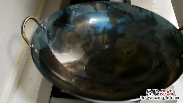 不粘铁锅正确开锅方法 新铁锅使用前如何处理不生锈不粘锅
