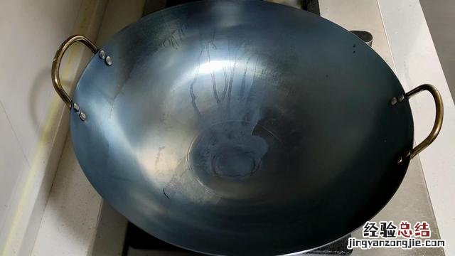 不粘铁锅正确开锅方法 新铁锅使用前如何处理不生锈不粘锅